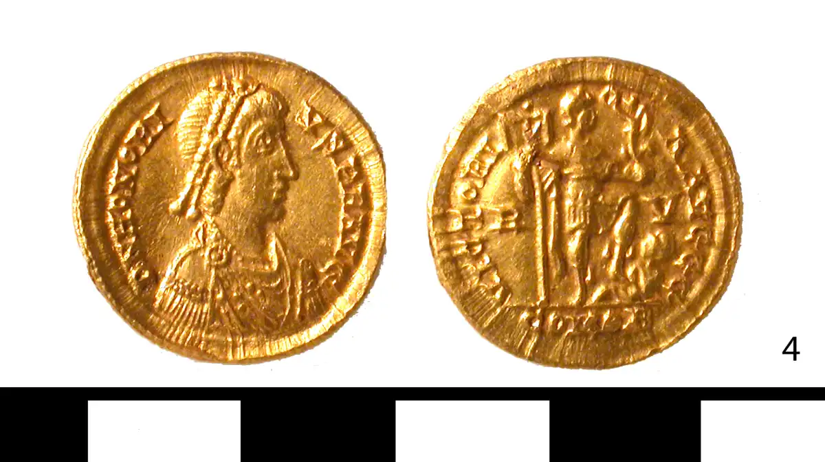 Moneda de oro (sólido) con el retrato del emperador Honorio, que gobernaba desde Rávena cuando Roma fue saqueada