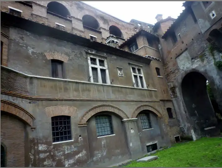 La Puerta Salaria de Roma, fotografiada en el siglo XIX, antes de su demolición en 1921; por ella entraron los visigodos la noche del 24 de agosto