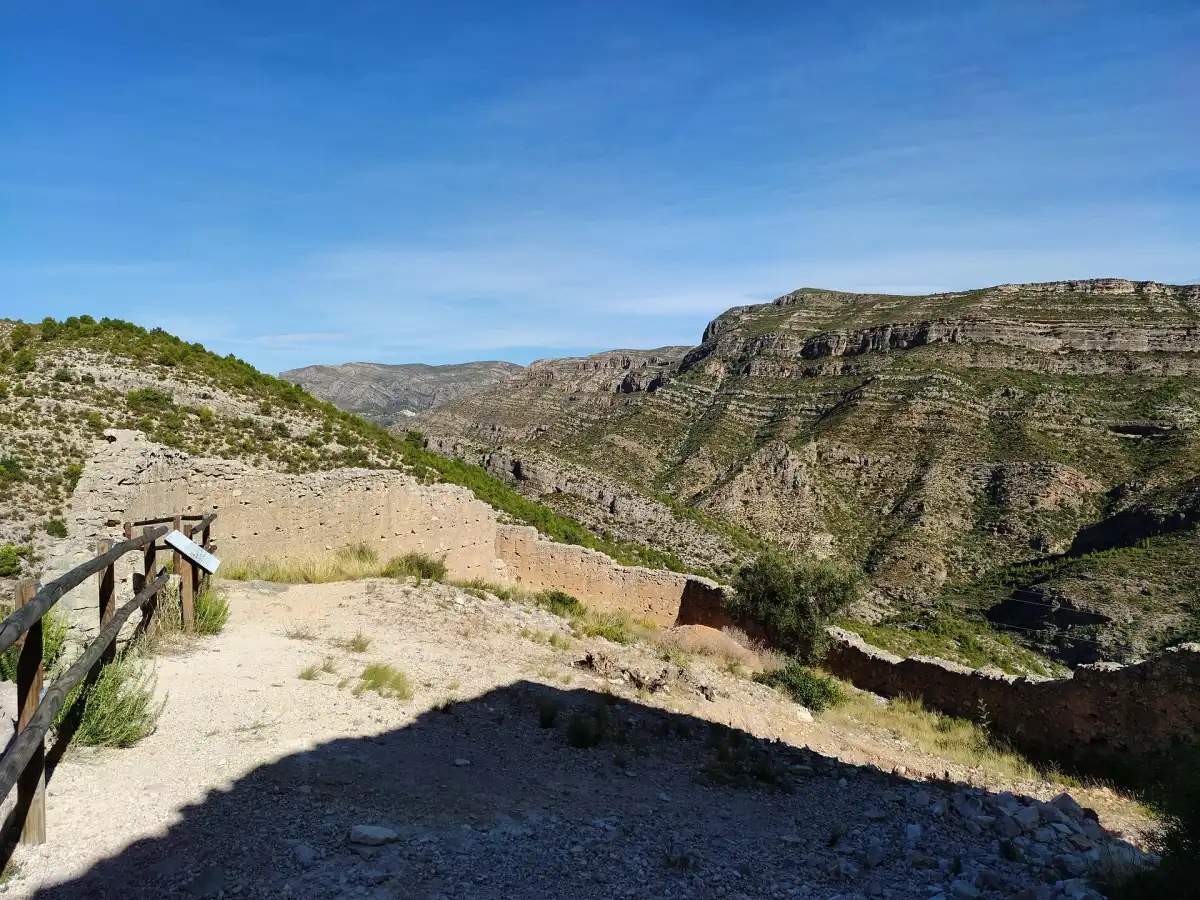 Paisaje del municipio de Millares, en la comarca valenciana donde se abre la Cova Dones