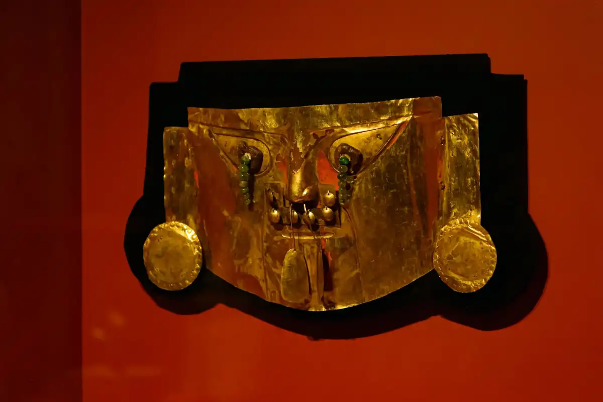 El Tesoro de El Carambolo, conjunto de joyas de oro del siglo VIII a. C. asociado al mundo tartésico y conservado en Sevilla