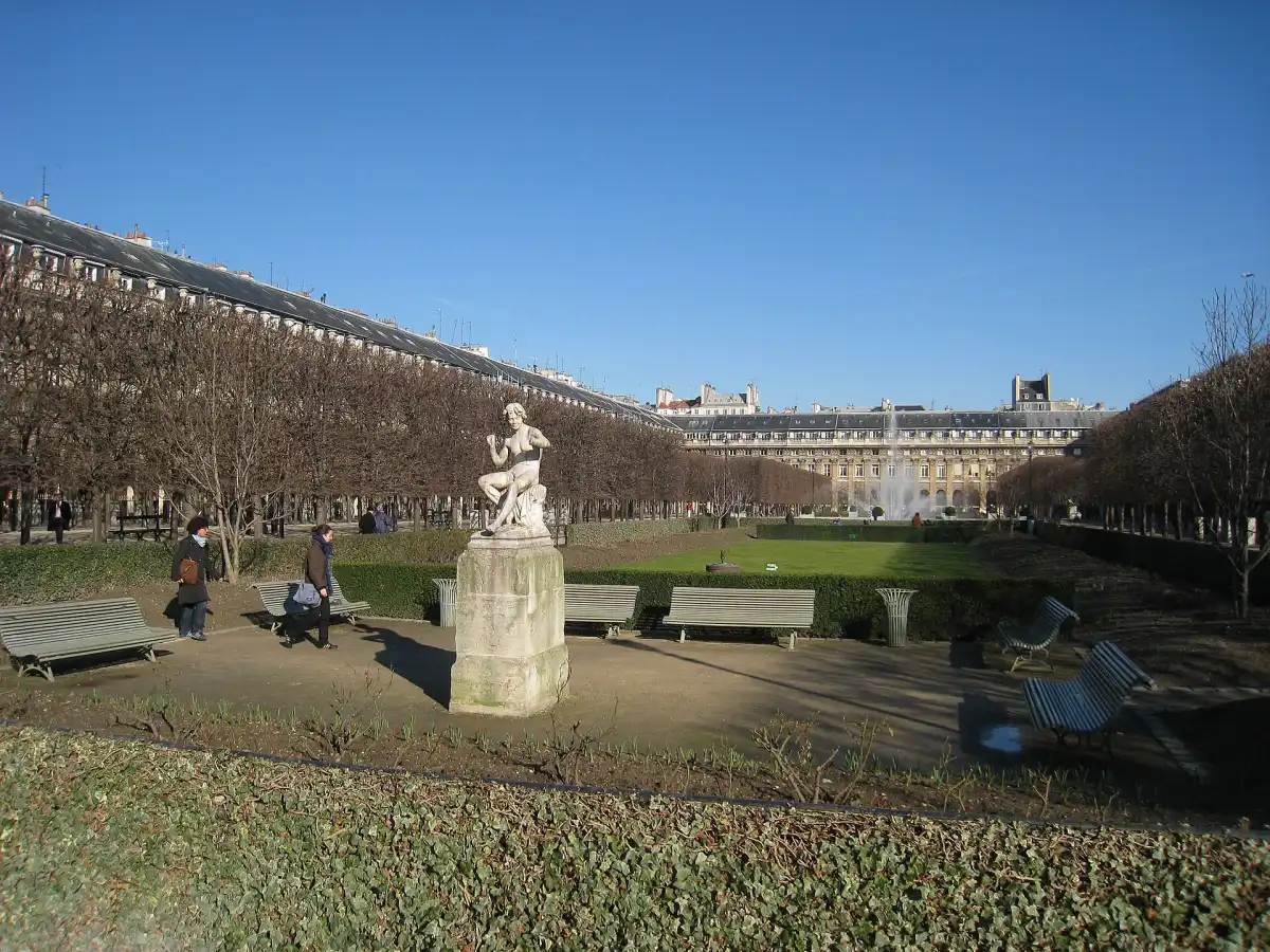 El actual Palais-Royal de París, construido entre 1633 y 1639 como residencia de Richelieu bajo el nombre de Palais-Cardinal