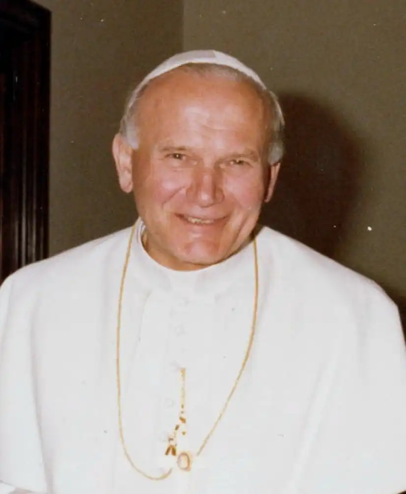 Papa Juan Pablo II sonriendo