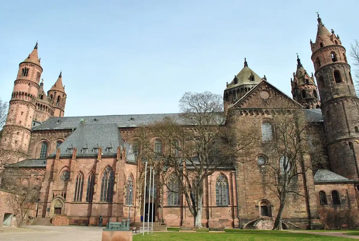Vista exterior de la catedral de San Pedro de Worms, en la ciudad alemana que dio nombre al Concordato de 1122