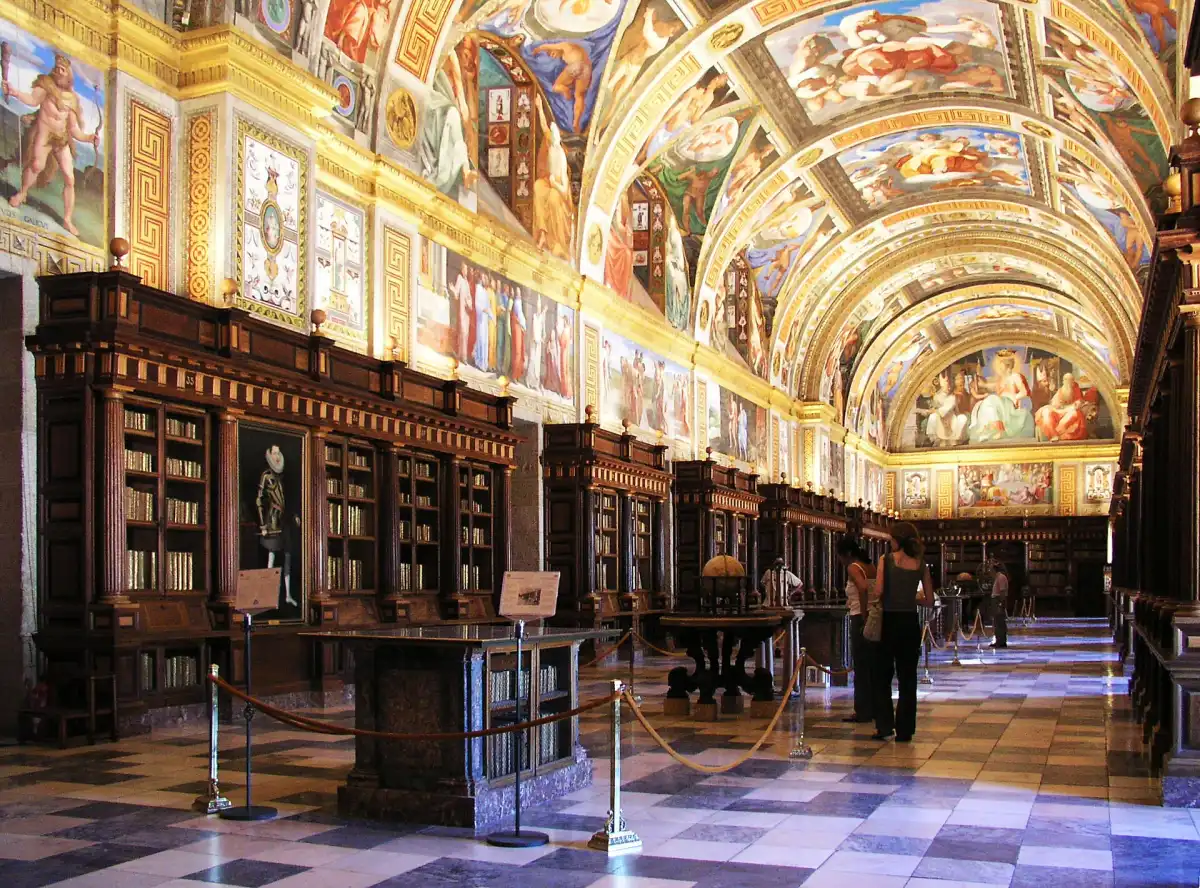 La biblioteca del Monasterio de El Escorial, con más de 40.000 volúmenes reunidos por orden de Felipe II