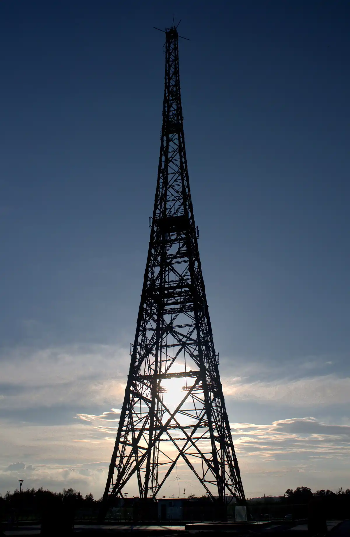 La torre de radio de Gleiwitz, hoy Gliwice (Polonia), desde donde se emitió el falso ataque de 1939 y que hoy funciona como museo.
