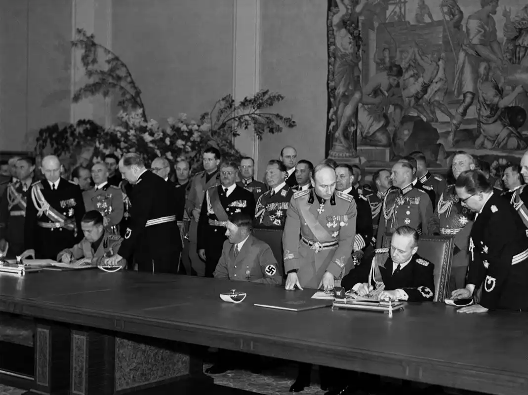 Firma del Pacto de Acero el 22 de mayo de 1939 en Berlín.