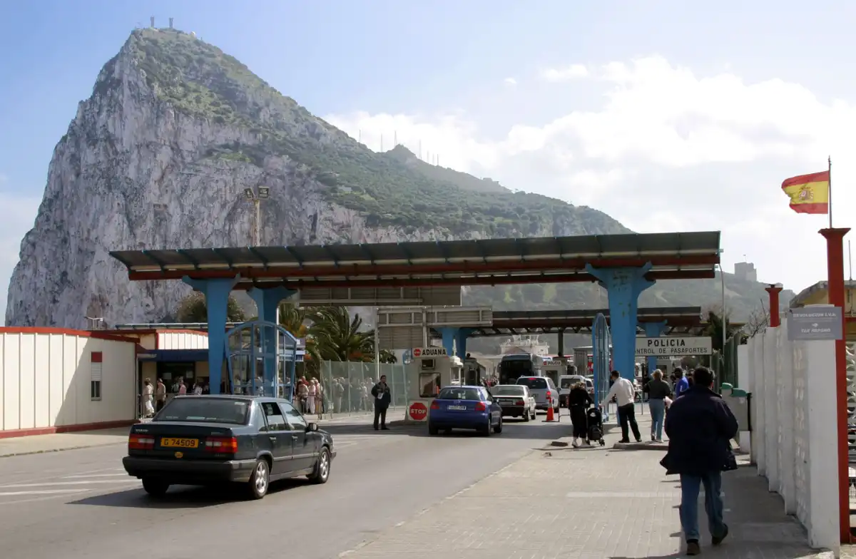 Frontera entre España y Gibraltar (desde el lado español)