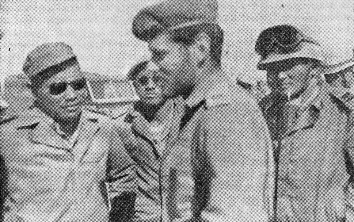 Oficiales indonesios e israelíes conversando