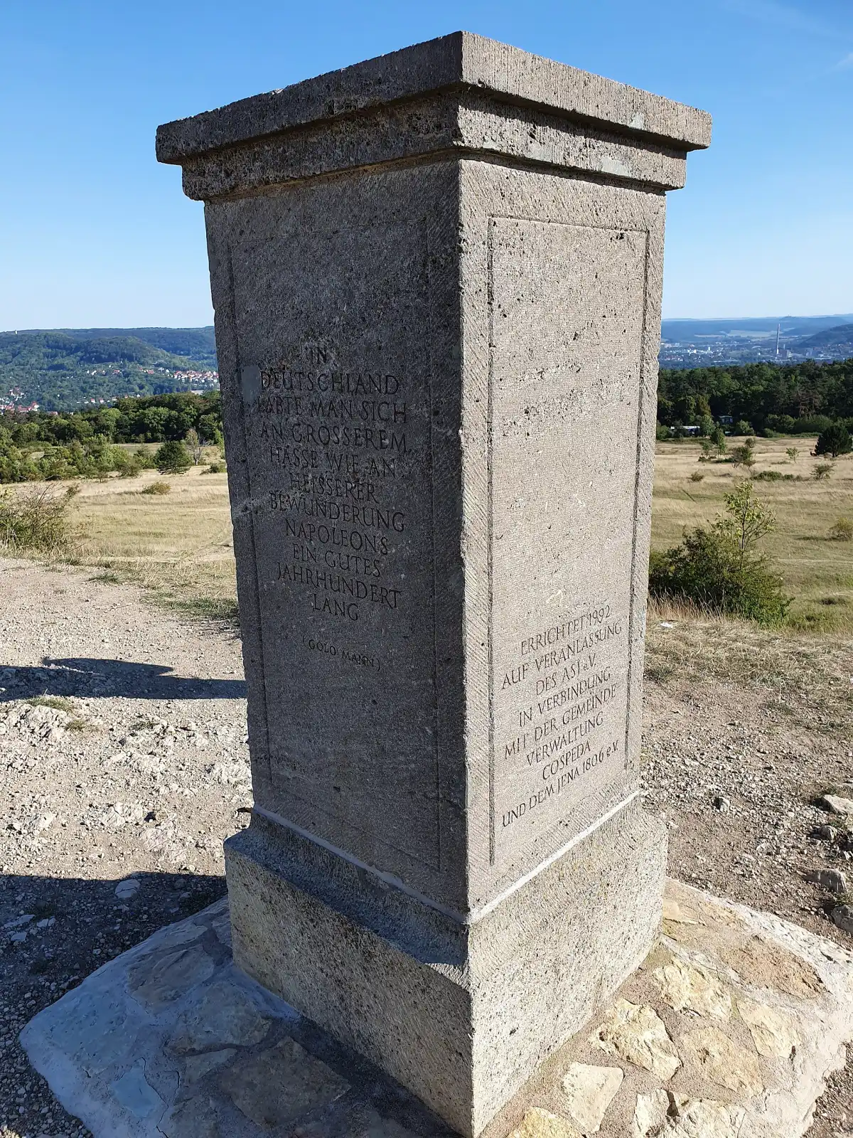 Napoleonstein en el Windknollen, cerca de Jena, Turingia