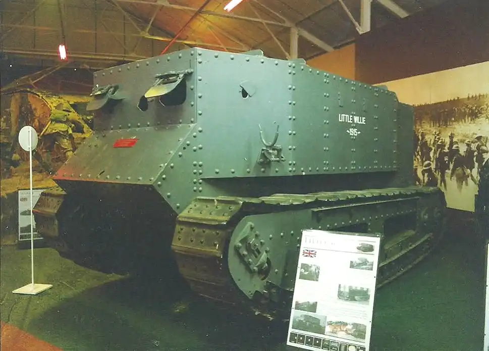 El Little Willie, primer prototipo de tanque construido en 1915, conservado hoy en el Museo de los Tanques de Bovington.