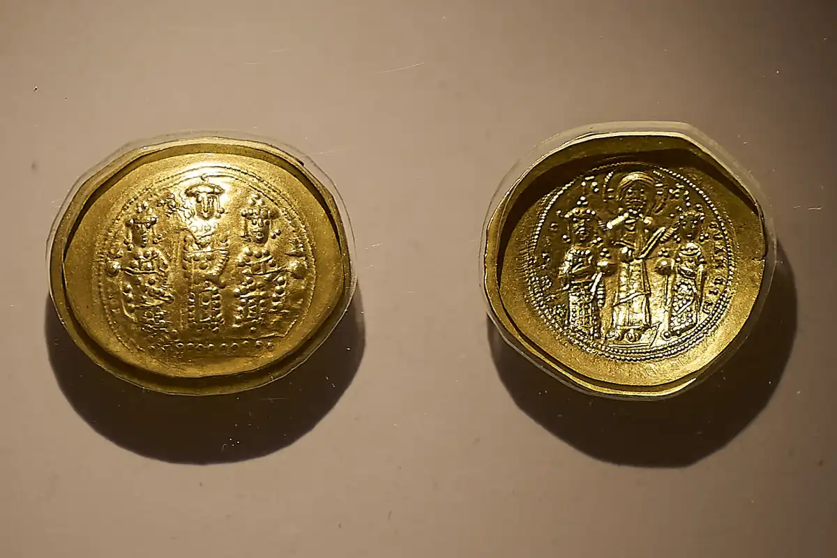 Moneda de oro (histamenon) acuñada durante el breve reinado del emperador bizantino Romano IV Diógenes