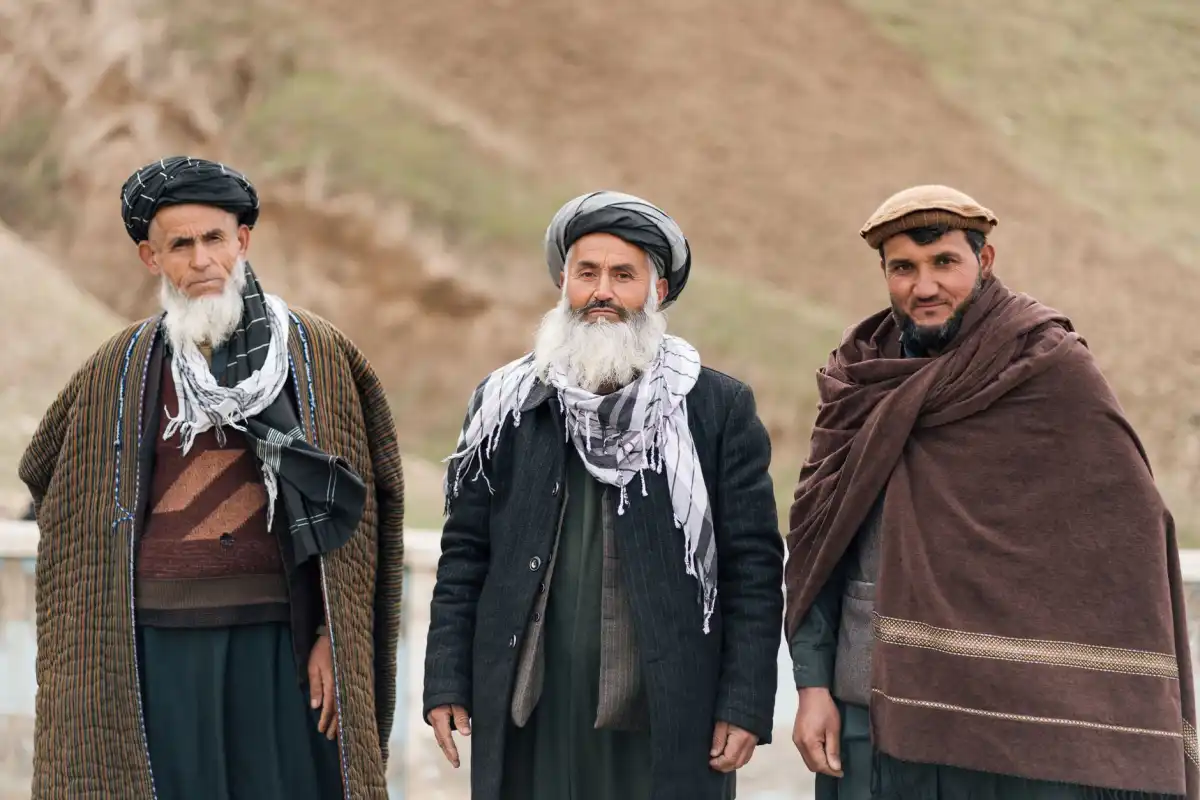 Combatientes talibanes en Kabul tras la toma de la capital afgana, septiembre de 1996.