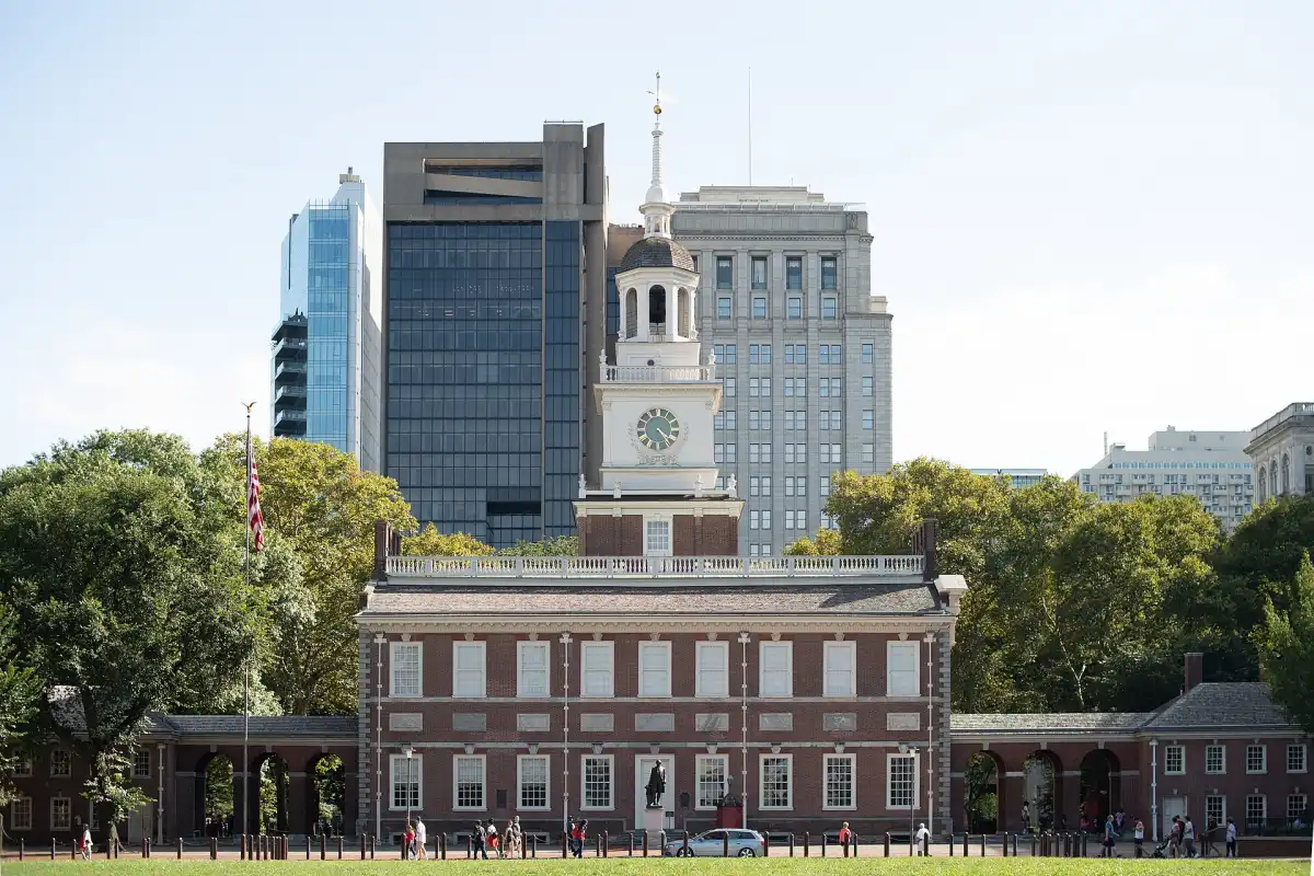 La fachada del Independence Hall en Filadelfia, donde se reunió la Convención Constitucional entre mayo y septiembre de 1787