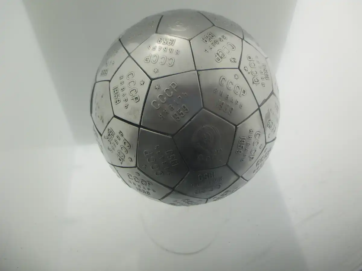 Modelo de la sonda soviética Luna 2, la primera nave fabricada por el ser humano en llegar a otro cuerpo celeste