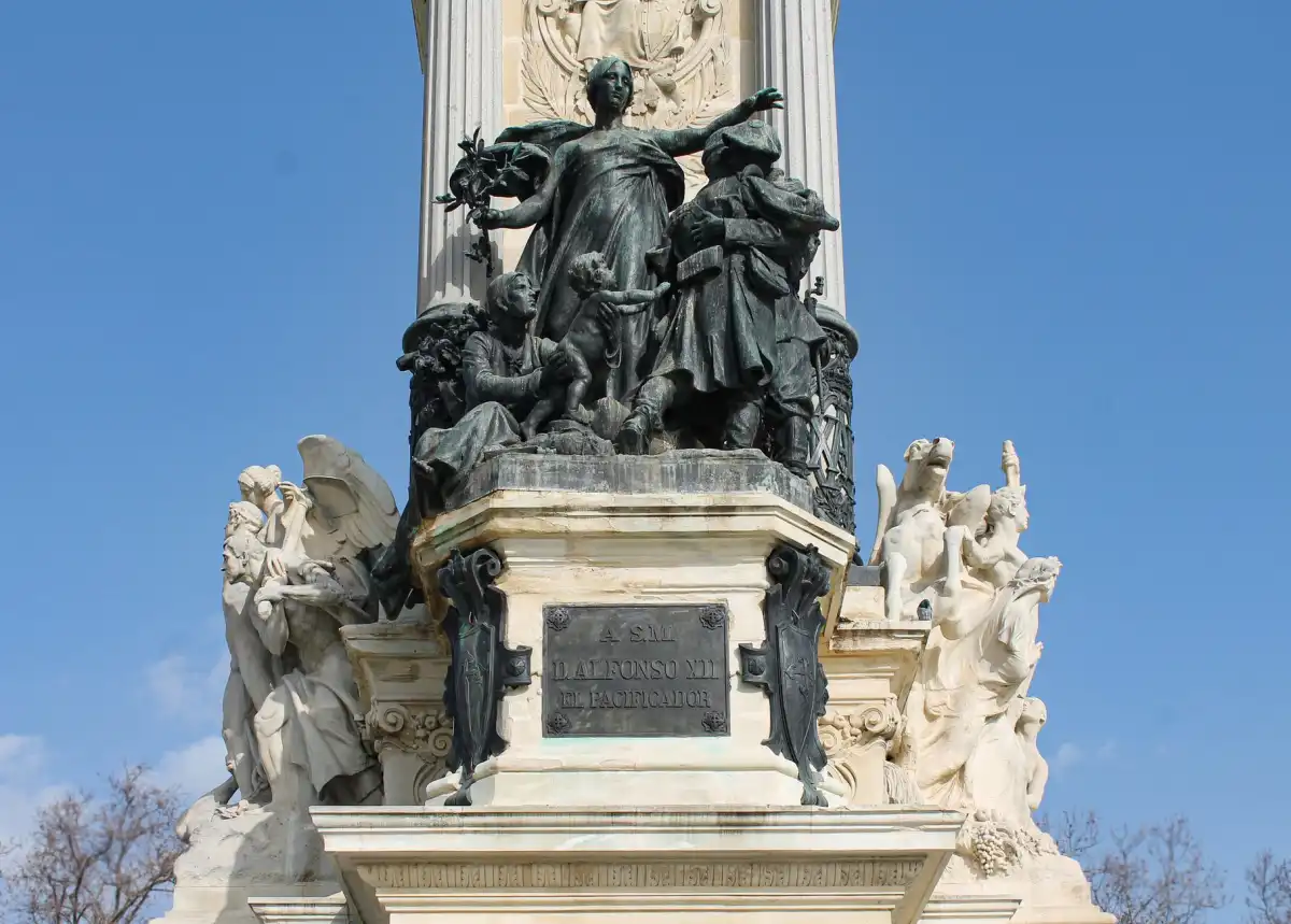 Monumento dedicado a la Pandorga en los Jardines del Prado de Ciudad Real.