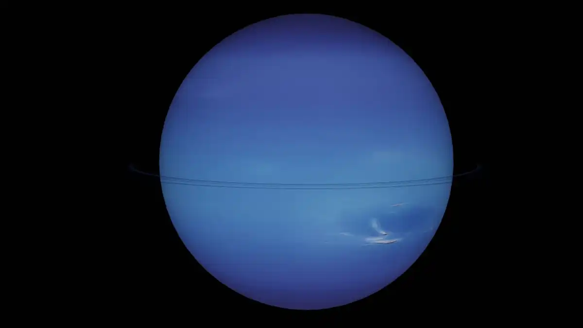 Neptuno fotografiado por la sonda Voyager 2 en 1989, con sus nubes y la Gran Mancha Oscura visibles en la atmósfera.