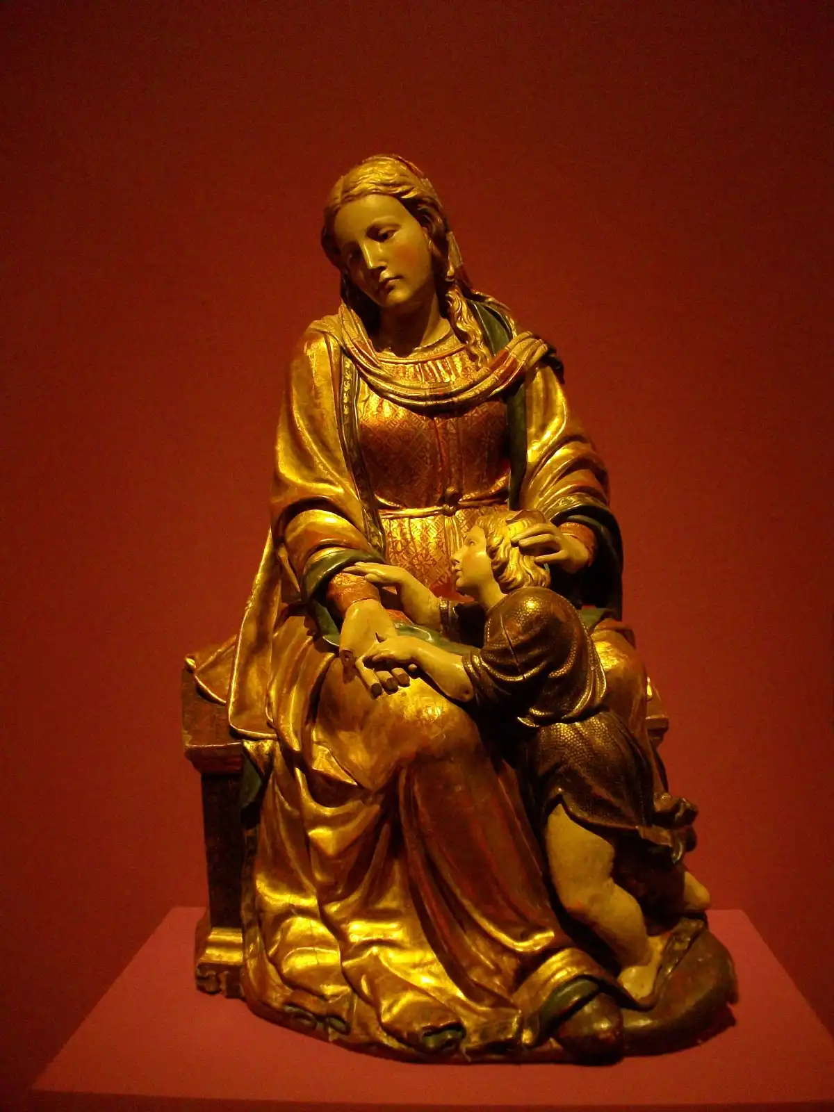Virgen con el Niño (1527), de Gabriel Yoly. Madera dorada y policromada, 118x75 cm, procedente de la iglesia de San Miguel Arcángel de Villafeliche (Zaragoza).