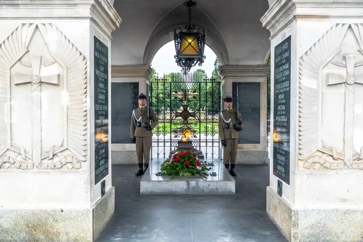 Soldados de la Armia Krajowa tras una barricada durante el alzamiento de Varsovia de 1944