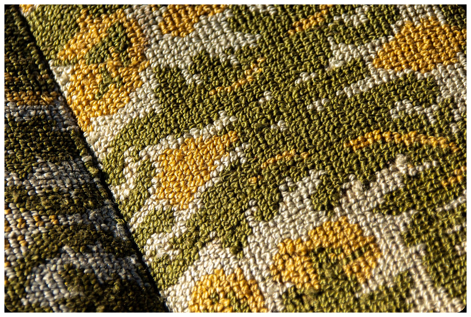 close-up detail tapestry weaving technique sevilla craftsmanship historical textile production medieval
